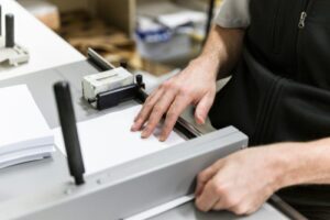Choosing the Right Paper Guillotine: Key Factors for Your Print Shop